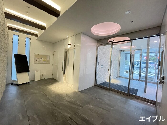 物件外観写真2　(エントランス部分)