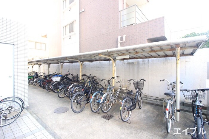 物件外観写真4　(駐輪場)