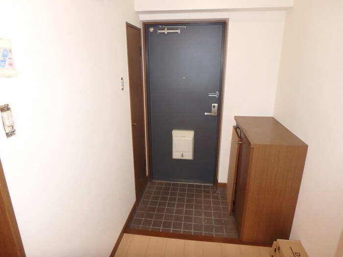物件内観写真10　(玄関)