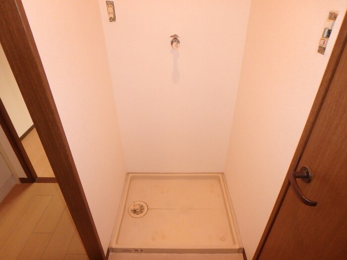 物件内観写真13　(洗濯機置場)