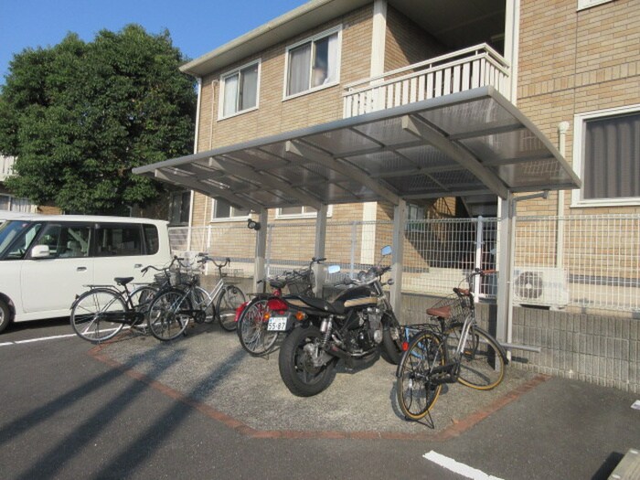 物件外観写真3　(駐輪場)