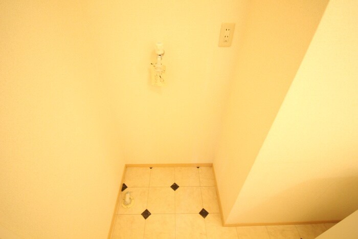 物件内観写真11　(洗濯機置場)