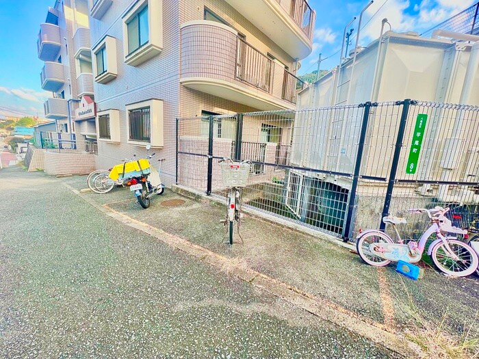 物件外観写真5　(駐輪場)