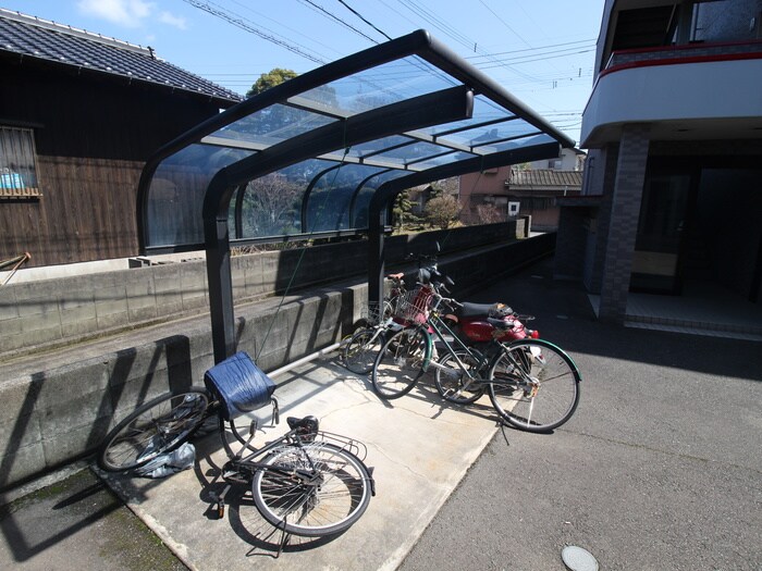 物件外観写真4　(駐輪場)