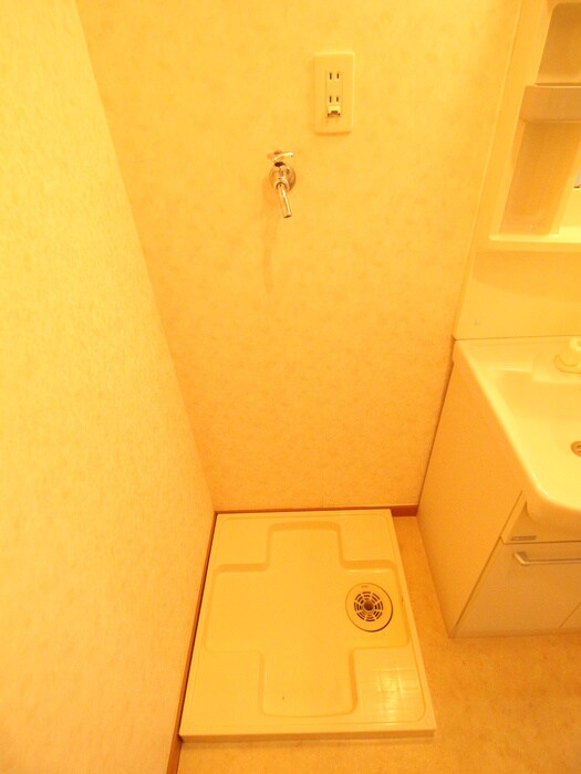 物件内観写真14　(洗濯機置場)