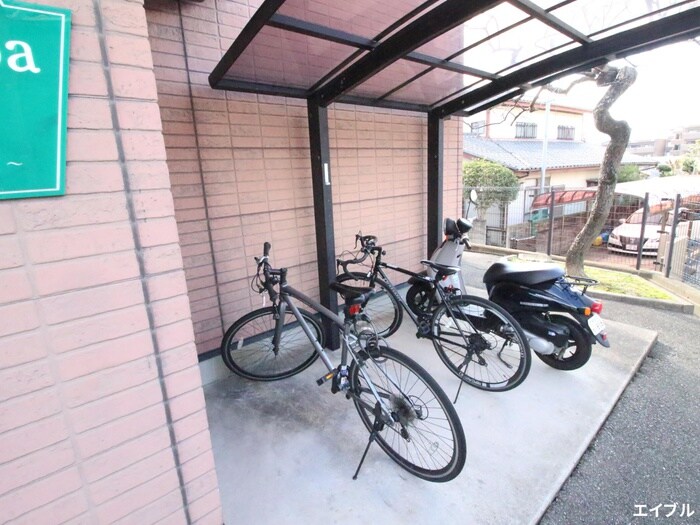 物件外観写真4　(駐輪場)