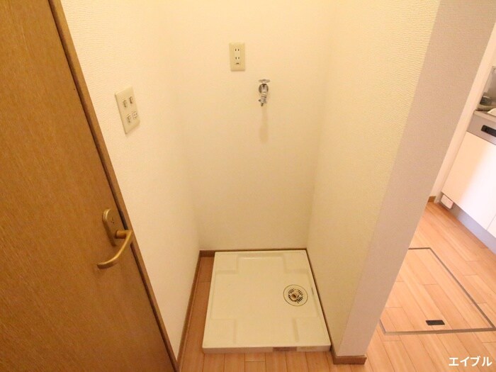 物件内観写真15　(洗濯機置場)