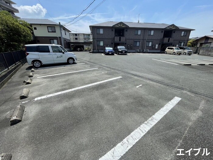 物件外観写真3　(駐車場)