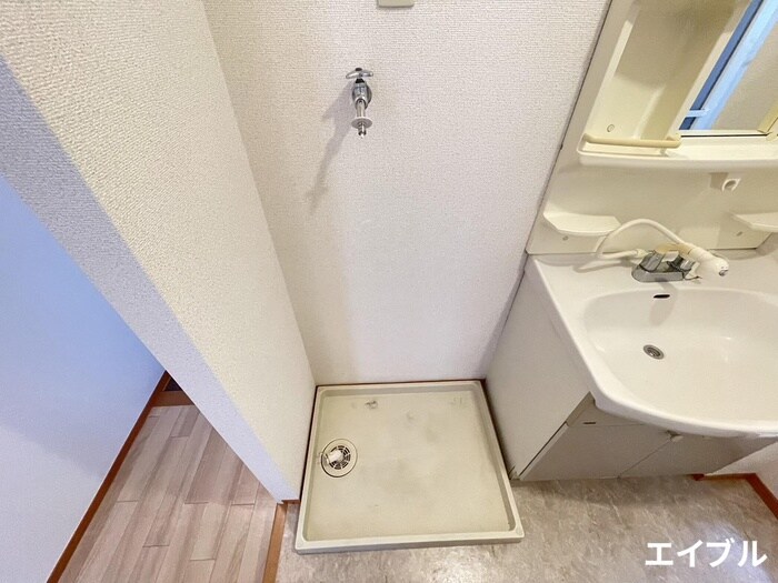 物件内観写真10　(洗濯機置場)