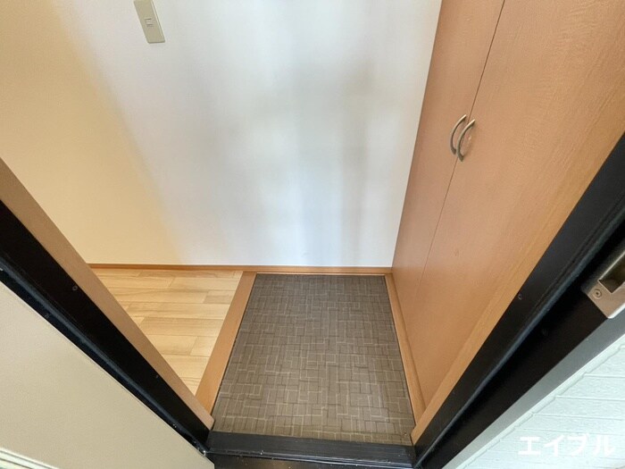 物件内観写真16　(玄関)