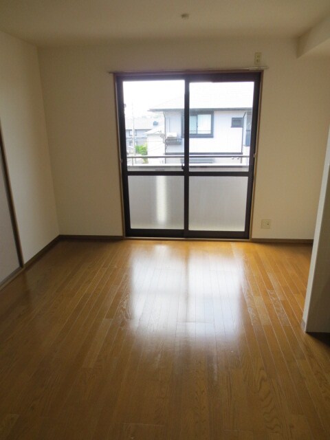 物件内観写真5　(室内からの展望)