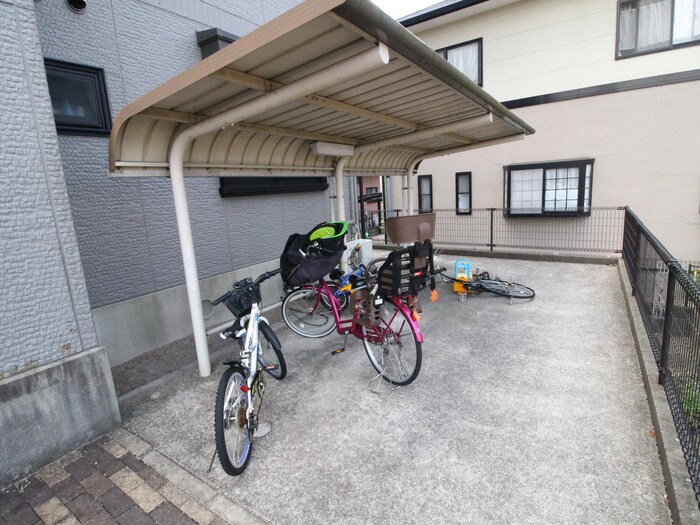 物件外観写真3　(駐輪場)