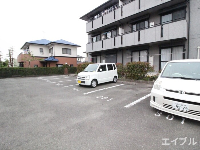 物件外観写真2　(駐車場)