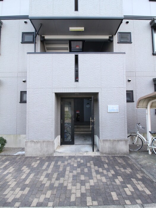 物件外観写真4　(エントランス部分)