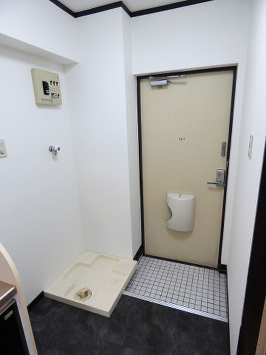 物件内観写真12　(玄関)