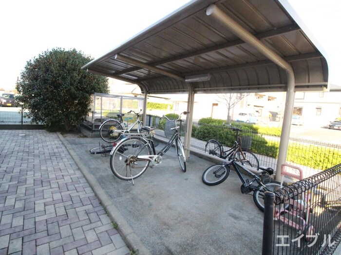 物件外観写真3　(駐輪場)