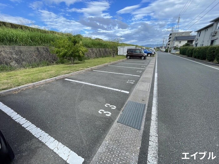 物件外観写真2　(駐車場)