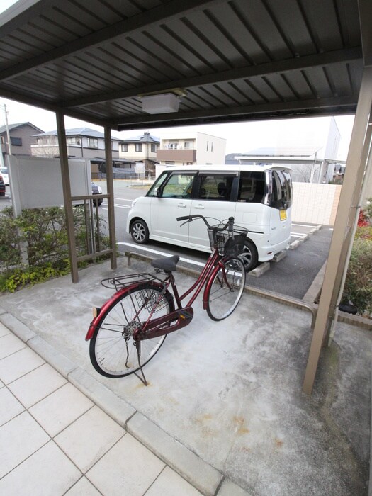 物件外観写真3　(駐輪場)