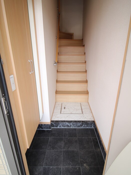 物件内観写真10　(玄関)