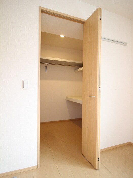 物件内観写真11　(収納)