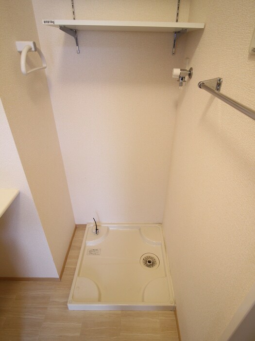 物件内観写真15　(洗濯機置場)