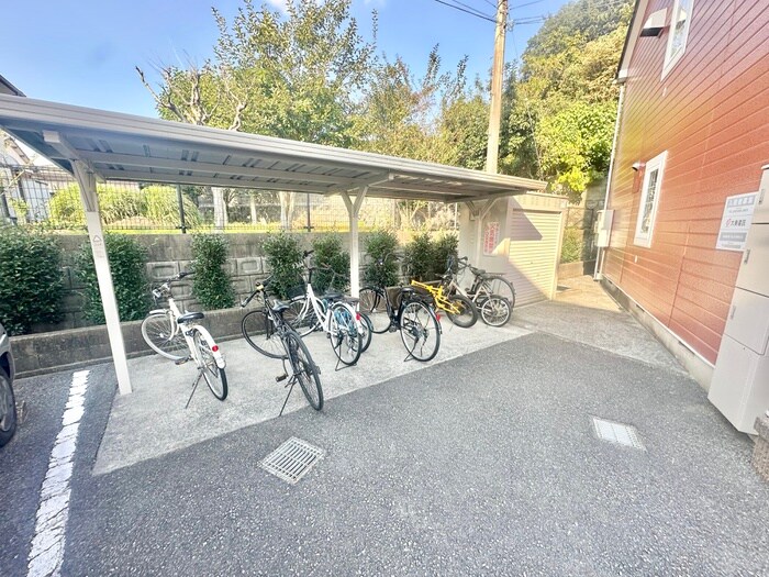 物件外観写真3　(駐輪場)