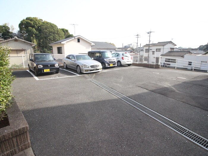 物件外観写真5　(駐車場)