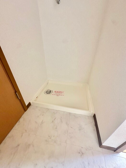 物件内観写真17　(洗濯機置場)