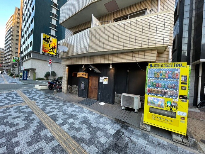 物件外観写真3　(エントランス部分)