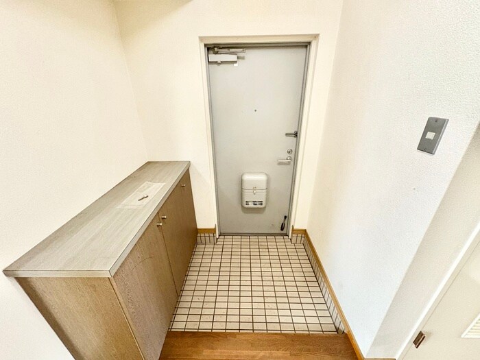 物件内観写真14　(玄関)