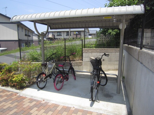 物件外観写真3　(駐輪場)