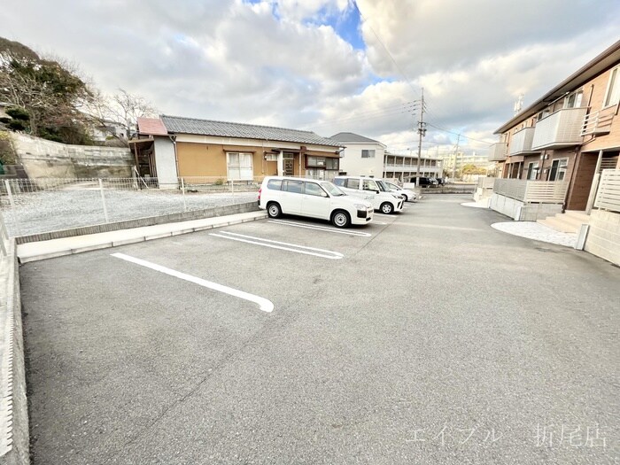 物件外観写真2　(駐車場)