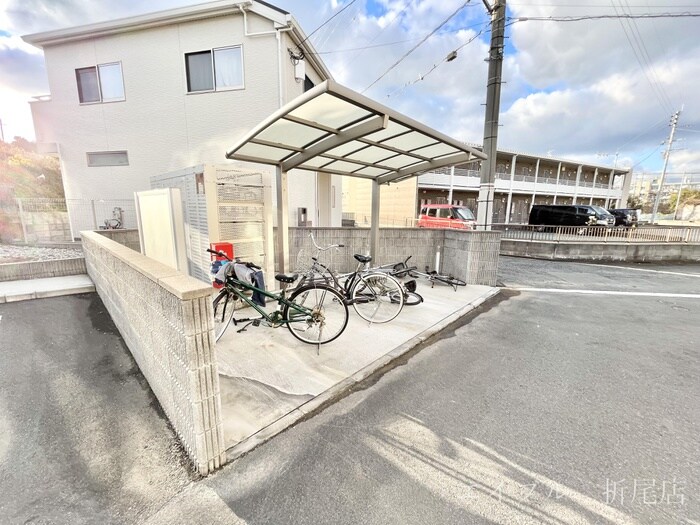 物件外観写真3　(駐輪場)