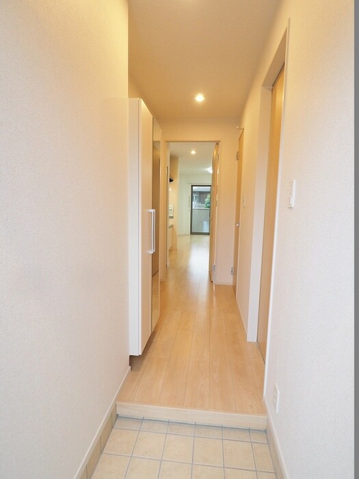 物件内観写真3　(玄関)