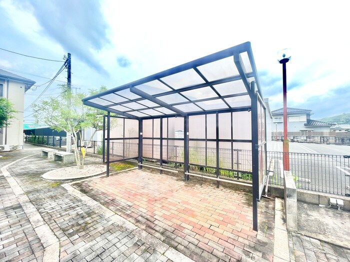 物件外観写真4　(駐輪場)
