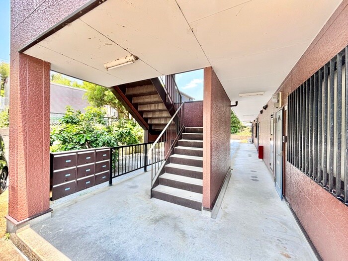 物件外観写真3　(エントランス部分)