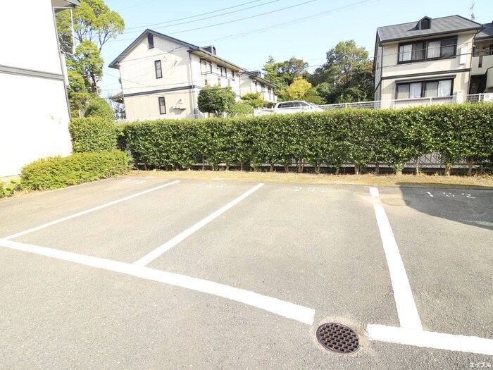 物件外観写真3　(駐車場)