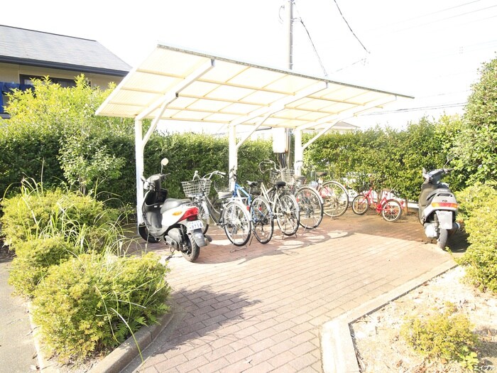物件外観写真4　(駐輪場)