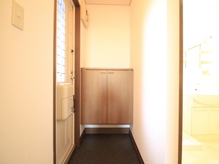 物件内観写真14　(玄関)