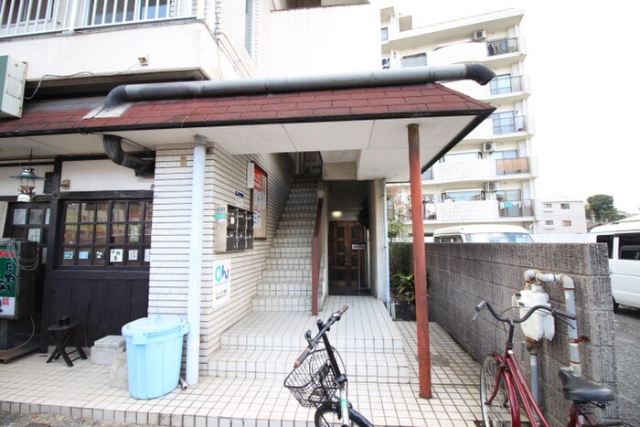 物件外観写真4　(エントランス部分)