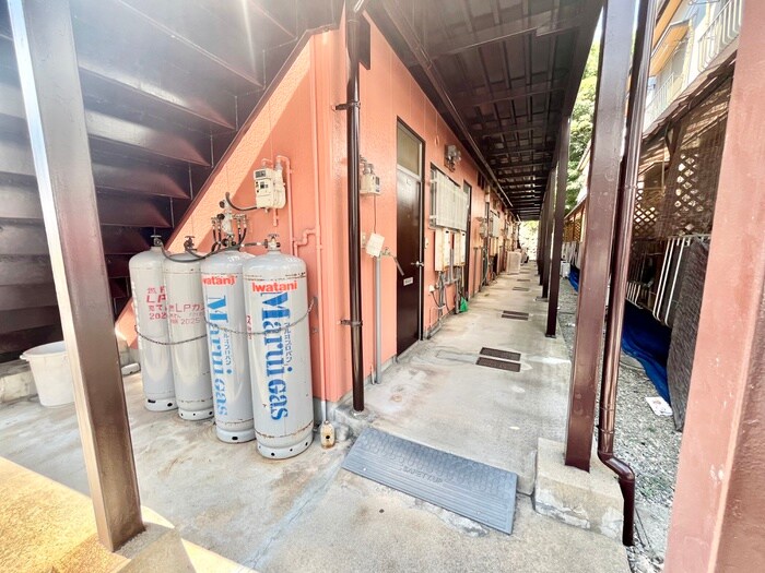 物件外観写真2　(エントランス部分)