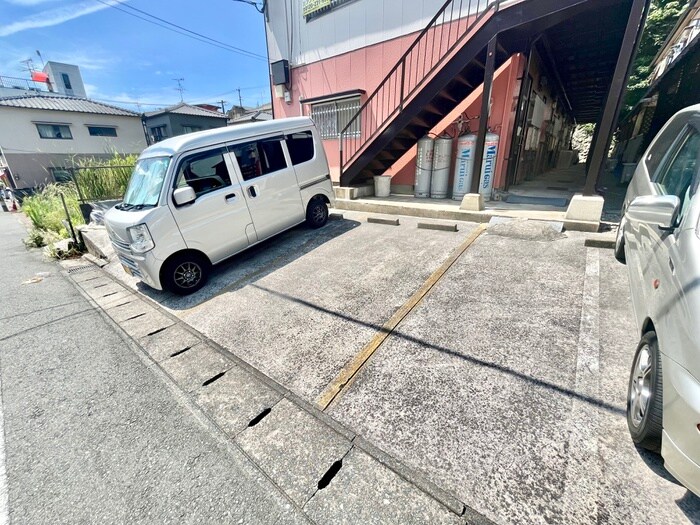 物件外観写真3　(駐車場)