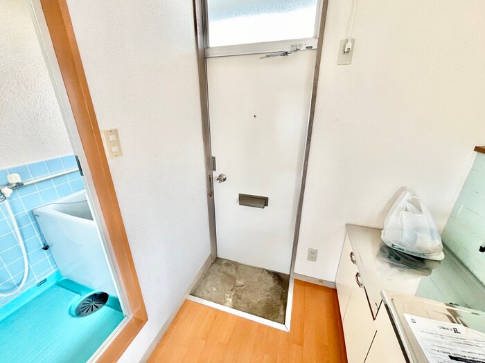 物件内観写真12　(玄関)