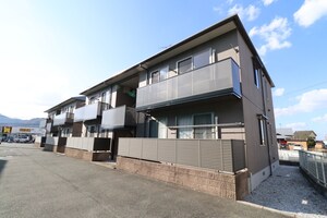 ウイングＢ棟外観写真