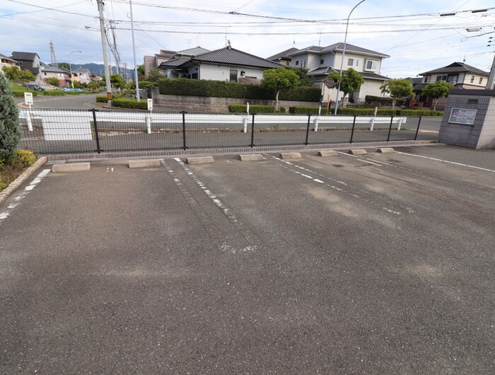 物件外観写真4　(駐車場)