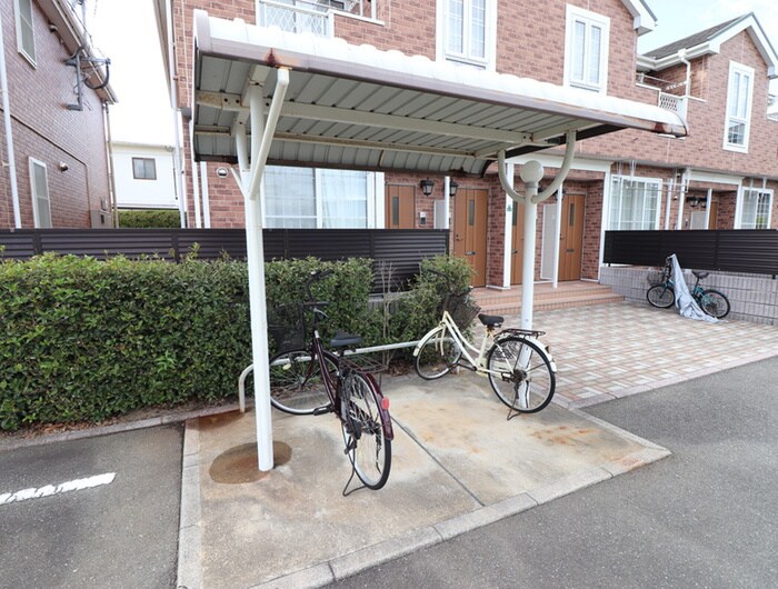 物件外観写真5　(駐輪場)