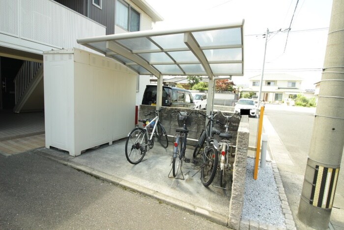 物件外観写真3　(駐輪場)