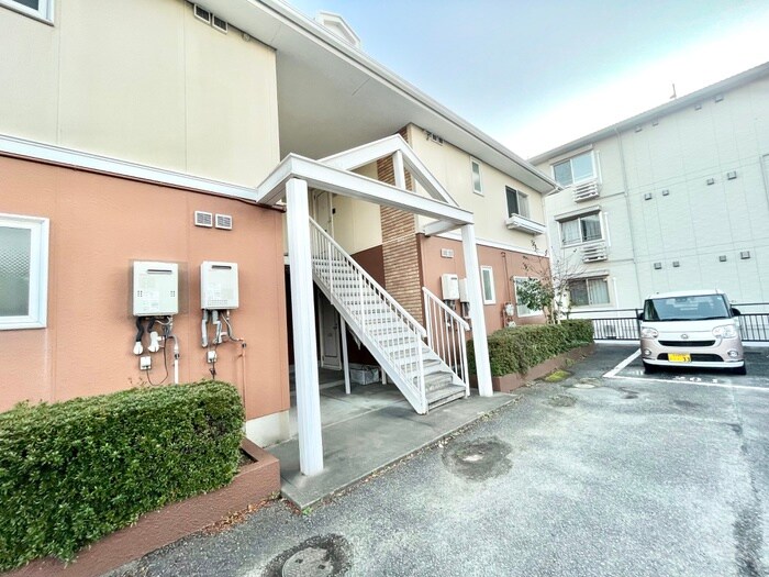 物件外観写真2　(エントランス部分)