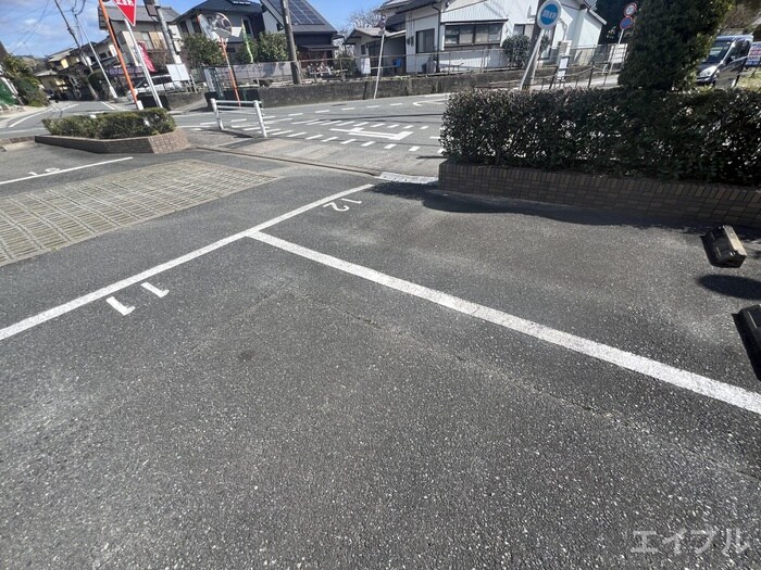 物件外観写真5　(駐車場)