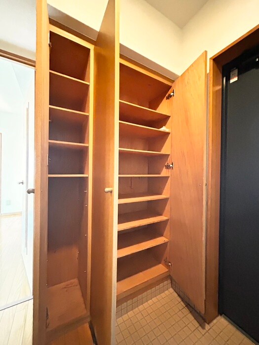 物件内観写真8　(靴箱)